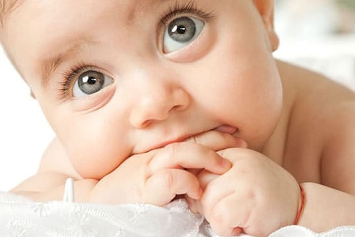 Bebeklerde Parmak Emme